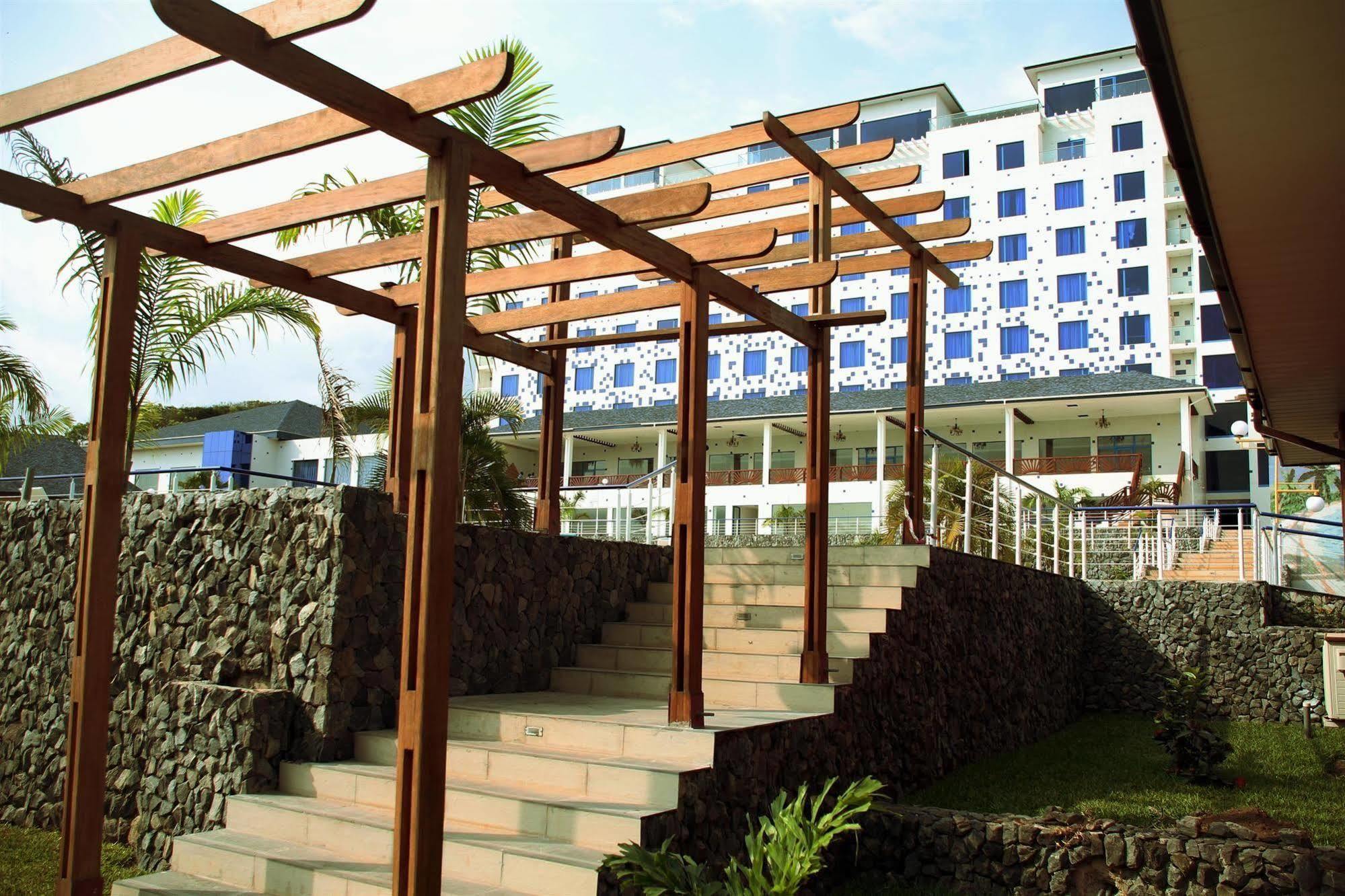 Best Western Plus Serene Atlantic Hotel Sekondi-Takoradi Екстер'єр фото