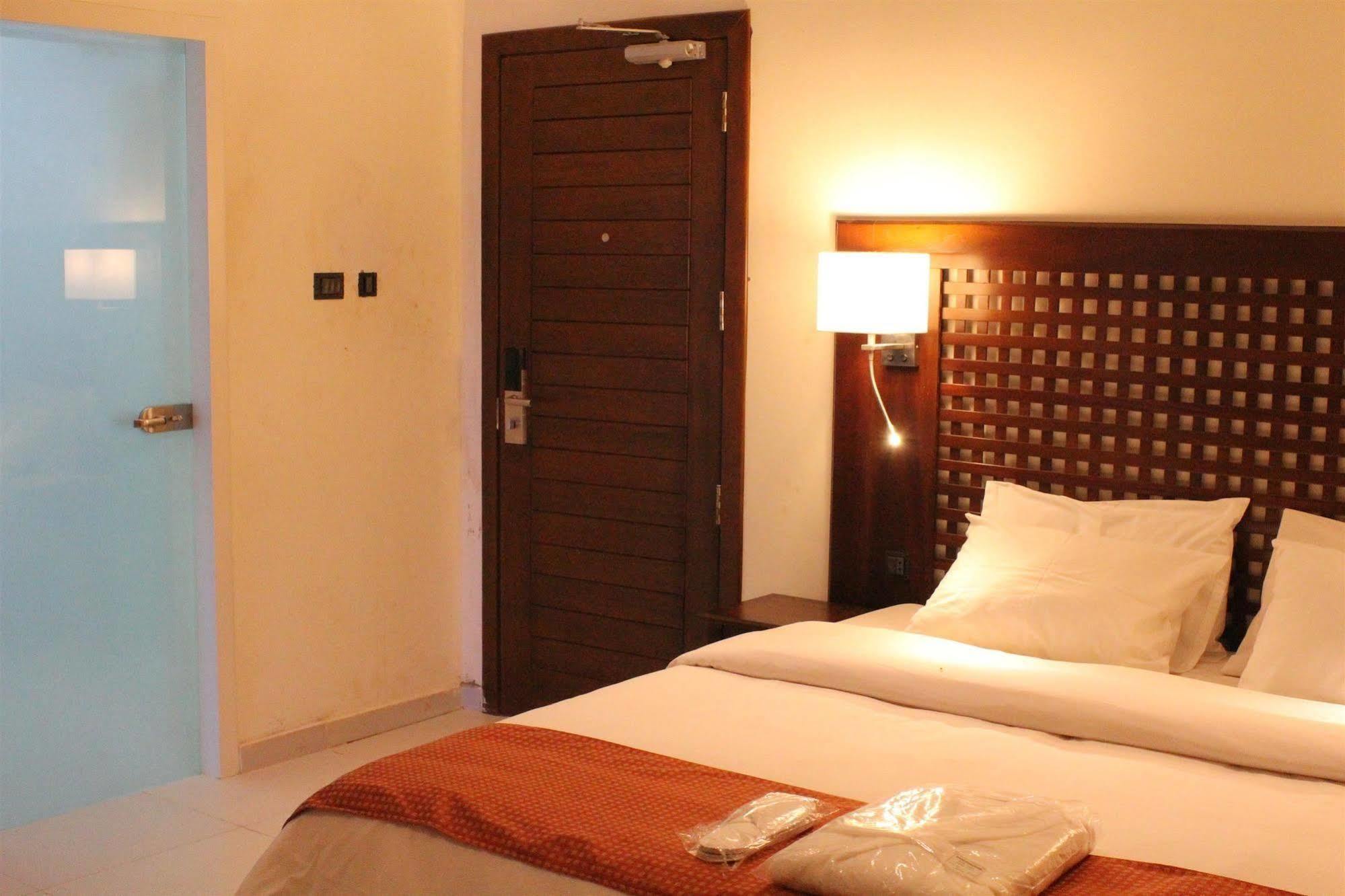 Best Western Plus Serene Atlantic Hotel Sekondi-Takoradi Екстер'єр фото