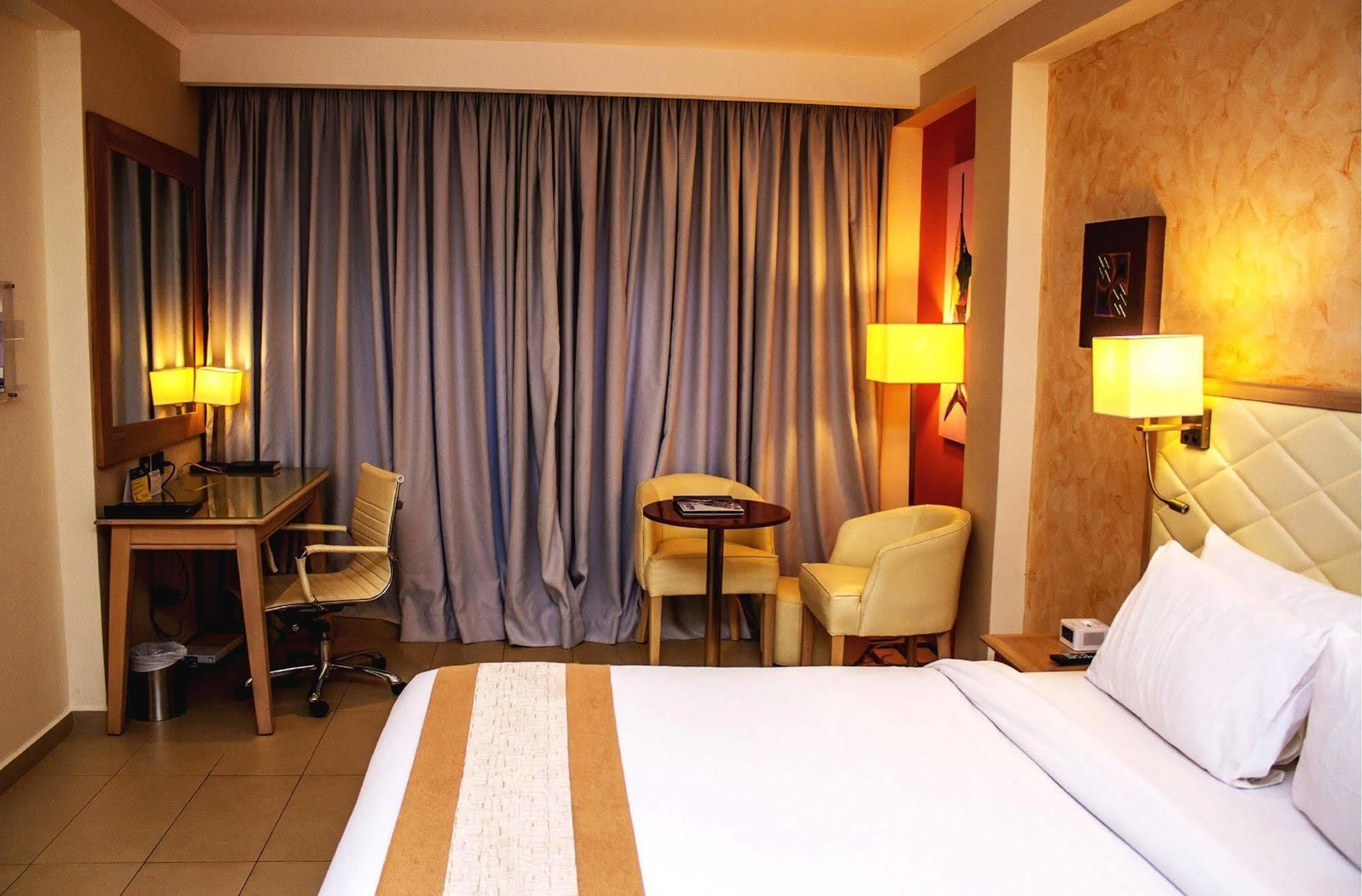 Best Western Plus Serene Atlantic Hotel Sekondi-Takoradi Екстер'єр фото